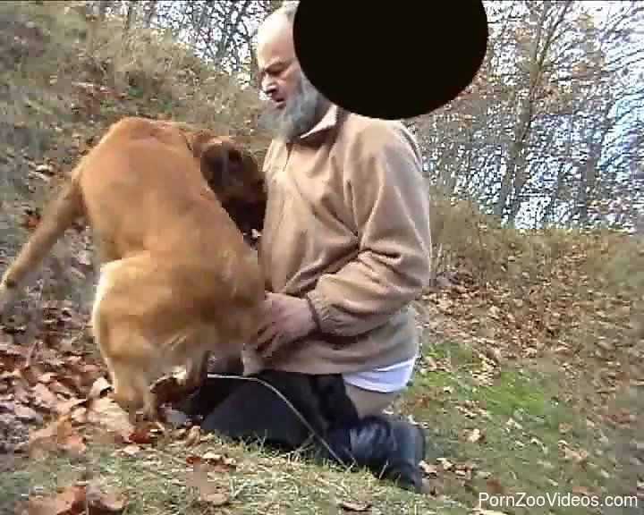 Dog X X X B F - Man plays with dog's penis in sexy outdoor zoo porn